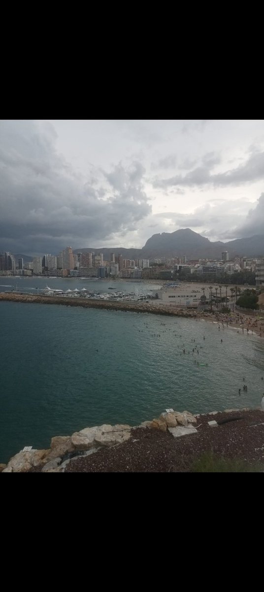 MollyoTony's tweet photo. @CarlowWeather Benidorm now, https://t.co/jEsDOaVqFF