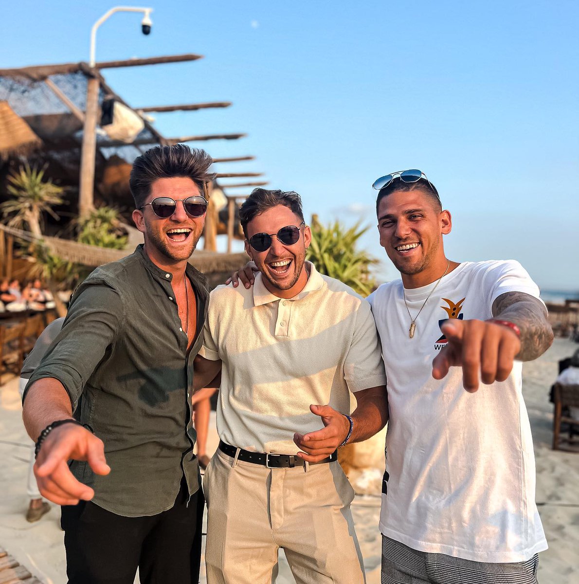 WORK

Doing what you love starts with loving what you do.

Succes comes from actually loving what you do on a day to day basis.
You can grind all day , 24/7 , literally until you faint.

But if you don’t actually enjoy yourself doing it , it will become very hard.