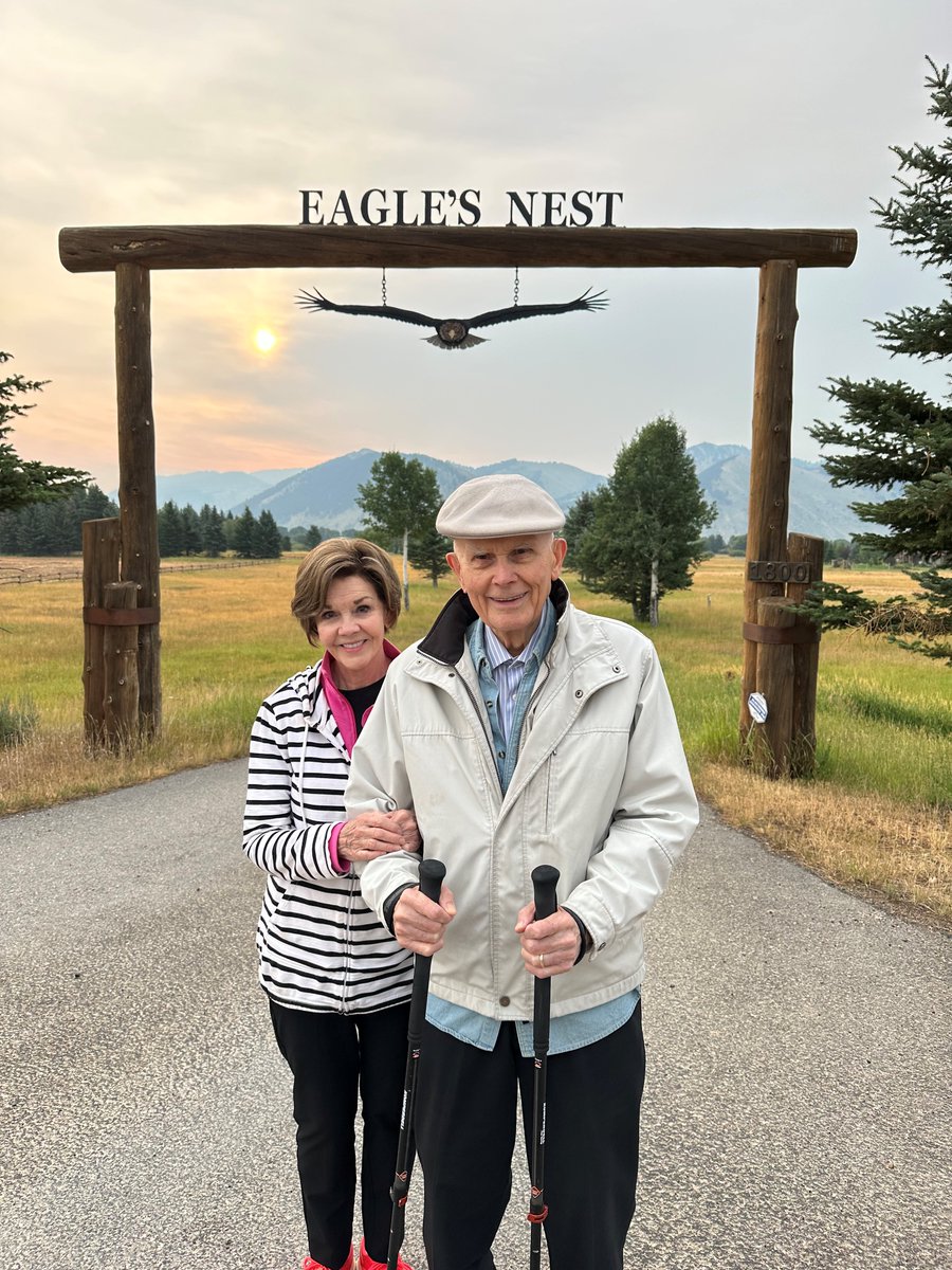 OaksDallinH's tweet image. Kristen and I love spending time together in the outdoors. We feel closer to God when we witness the beauty of the earth that He created.
The Book of Mormon teaches us: “All things denote there is a God; yea, even the earth, and all things that are upon the face of it, yea, and…