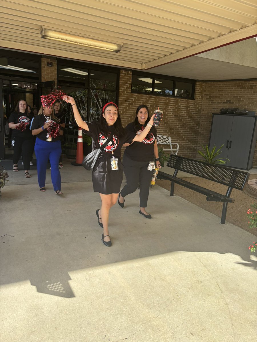 MrsG_Trevino's tweet photo. @NISDTimberwilde is ready to kick off the school year! Convocation here we come!!! #TWShines #EST1980 @arcevalerie1 @NISD https://t.co/DZdwRWuiy3