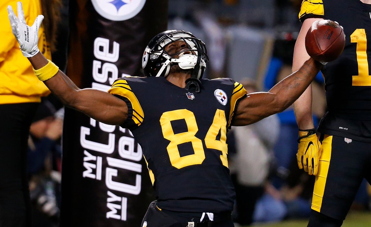 SwipedBySlavin's tweet photo. "Remember when Antonio Brown quit mid game"

No but I remember when..... (A Thread🪡) https://t.co/MWwfBjmeJt