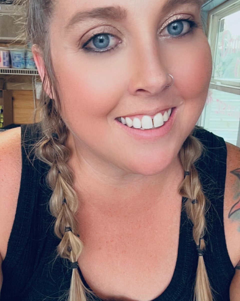 ballcapbuddy's tweet photo. Happy Birthday to Shanel. She does anything and everything thrown at her. She is my shipping department, customer service, and social media manager. She is the daughter of the inventor of BallCap Buddy and she does everything she can to make him proud. Have a great day! https://t.co/pr9HwBsAFb