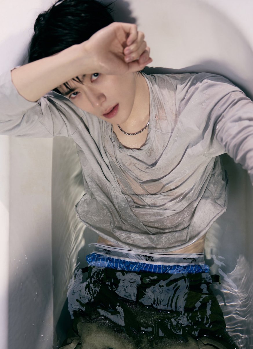 뷔♡ tweet media