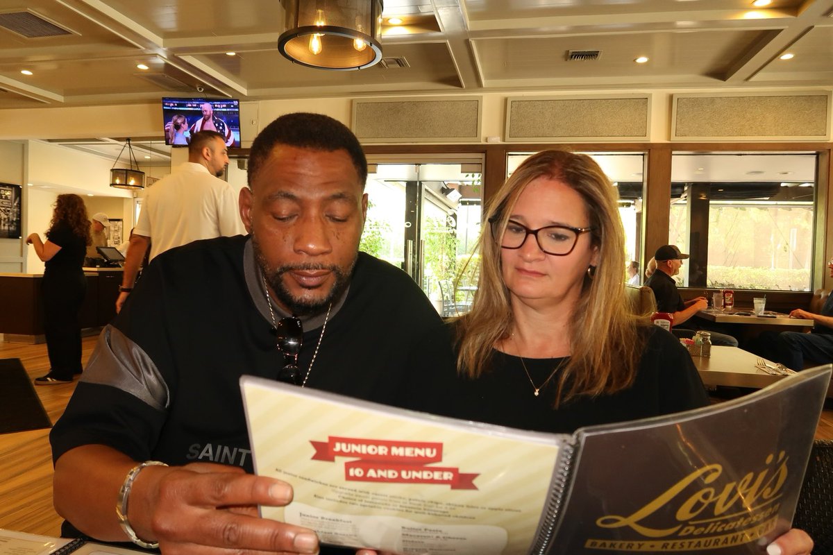 KimAltmanGordon's tweet image. This is what 26 years of marriage looks like!! Me reading a menu to you @myron_gordon with my glasses on bc you won’t get them! 😂😂 Love you Happy Anniversary &amp;amp; 🥂 to lots more! #26andcounting #teamwork