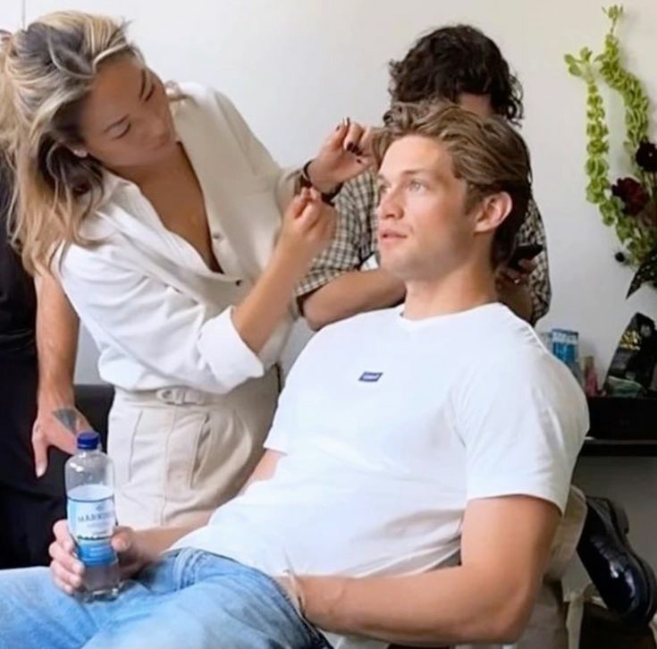 UpdatesHardung's tweet image. Damian Hardung.