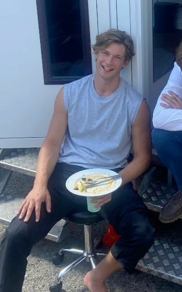 UpdatesHardung's tweet image. Damian Hardung.