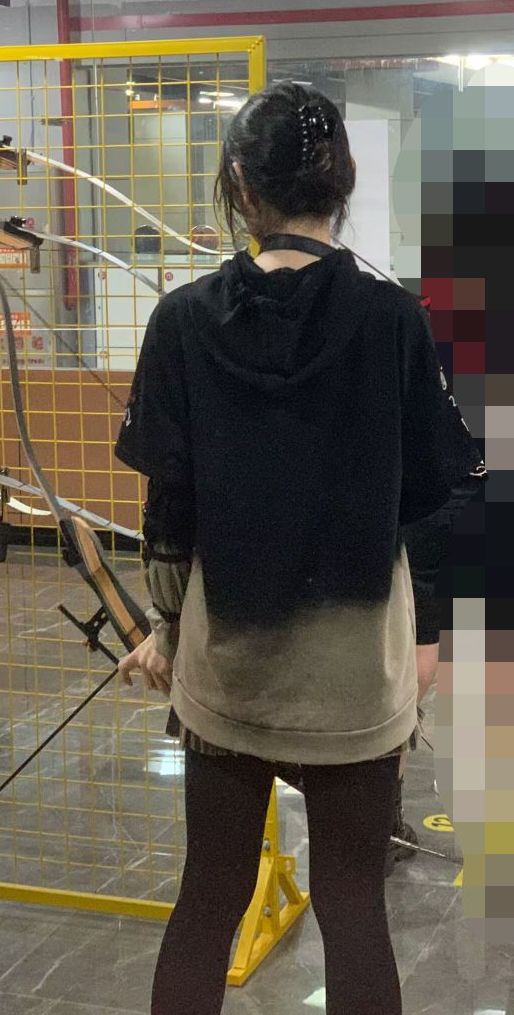 人生第一次射箭和第二次射箭的背影对比图w