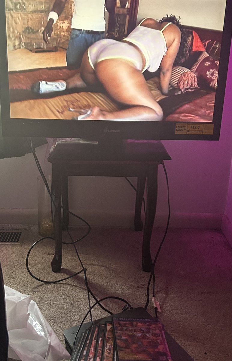 CombosShared's tweet photo. @TwtbyNan Crazy how I got every porn premium video on dvd 📀 https://t.co/Xw3j5HYf7K