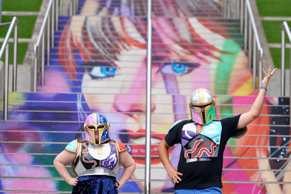 Alamy_Editorial's tweet image. Kristina Broclebanl, left and Max Avatar Barnett who are Taylor Swift fans pose by a portrait of Swift painted on a stairway at Wembley Stadium in London ahead of a series of Taylor Swift concerts starting Thursday.

Image ID: 2XTD1FN/Alastair Grant/AP Photo

 #TaylorSwiftFans