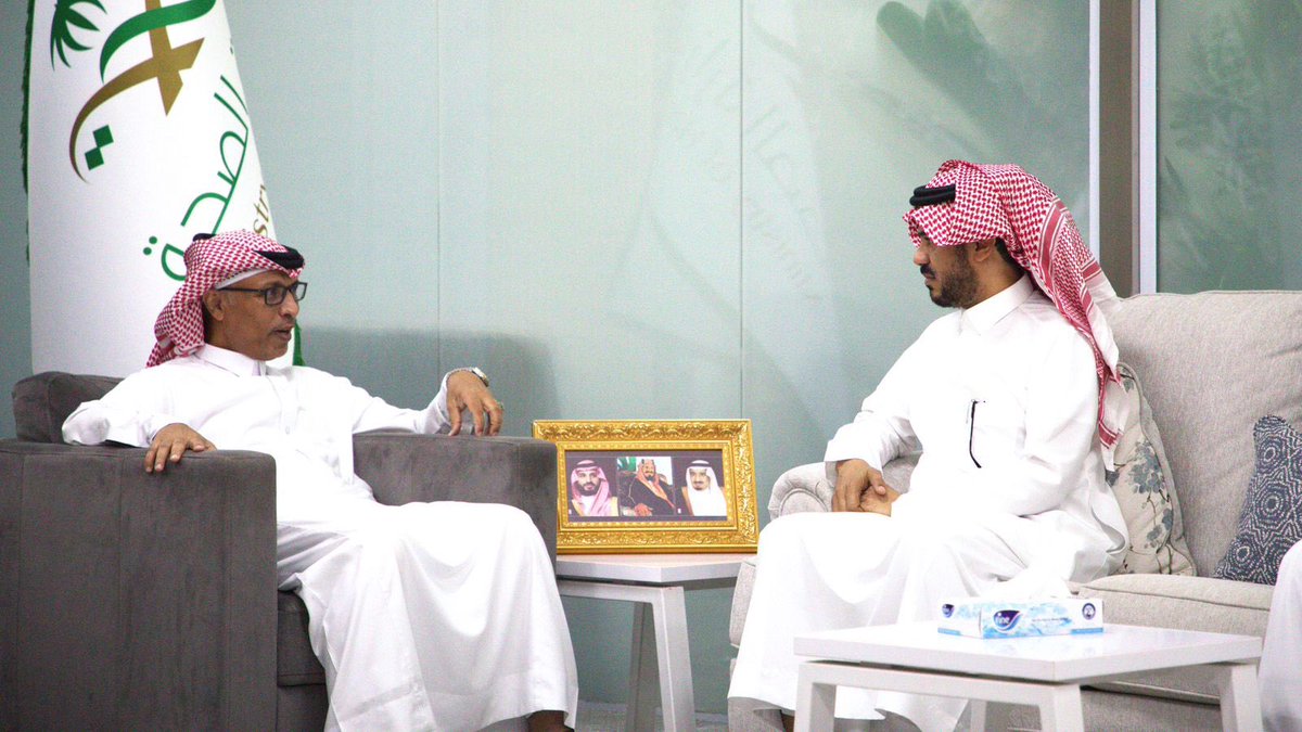 jazan_health's tweet photo. مدير عام فرع وزارة الصحة بـ #جازان يستقبل المدير العام للتعليم بجازان لمناقشة المواضيع ذات العلاقة بجانب الصحة المدرسية ، وذلك ضمن استعدادات العام الدراسي الجديد . 

#صحة_جازان 
#تعليم_جازان
#تعلم_بصحة https://t.co/MH8WBkkRhV