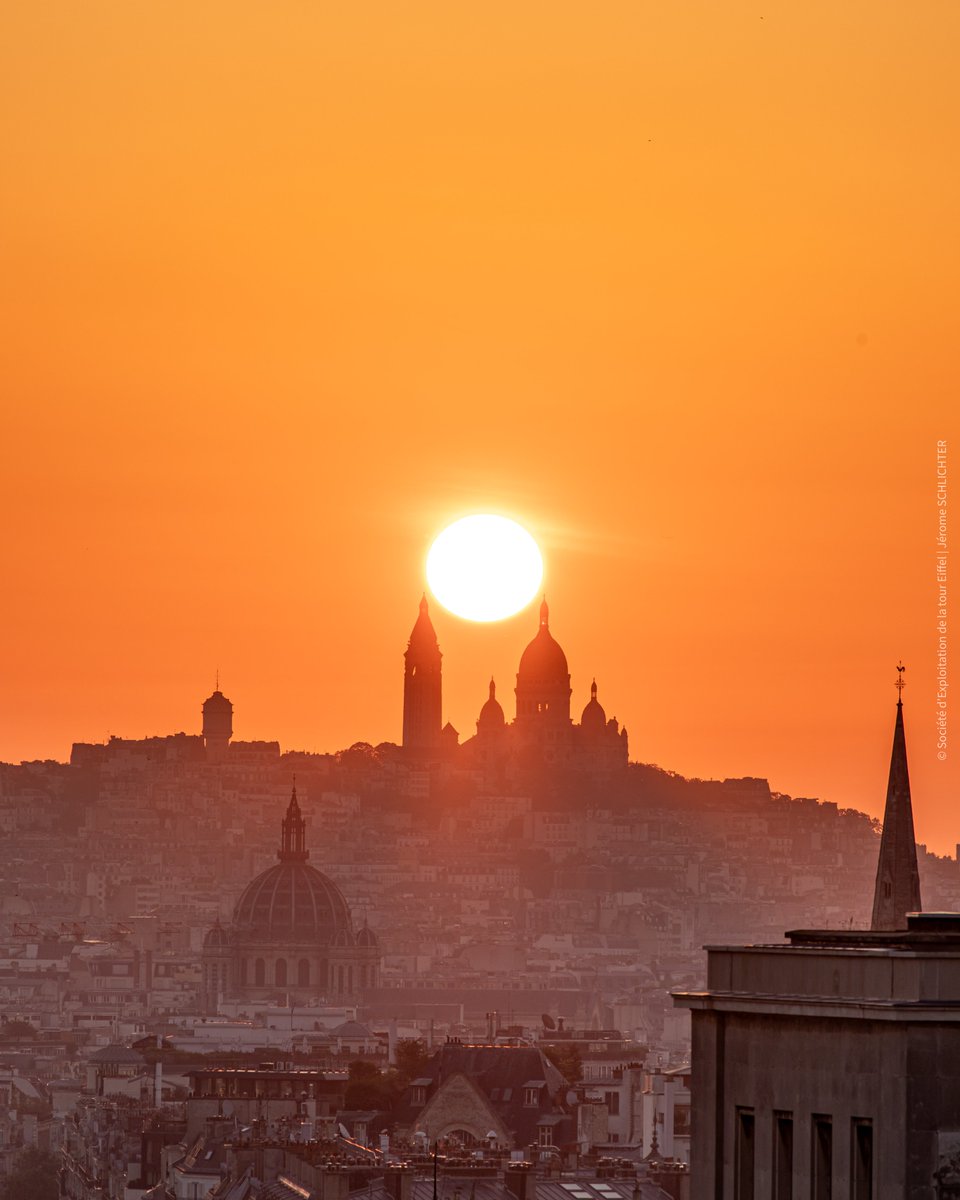 La tour Eiffel (@latoureiffel) on Twitter photo 🇫🇷 Quand je m'éveille avec #Paris et <a href="/SCdeMontmartre/">Basilique du Sacré-Cœur de Montmartre</a> ! 😍
🌐Waking up with Montmartre and its Basilica ! 😍
#jeudiphoto 🇫🇷 Quand je m'éveille avec #Paris et <a href="/SCdeMontmartre/">Basilique du Sacré-Cœur de Montmartre</a> ! 😍
🌐Waking up with Montmartre and its Basilica ! 😍
#jeudiphoto