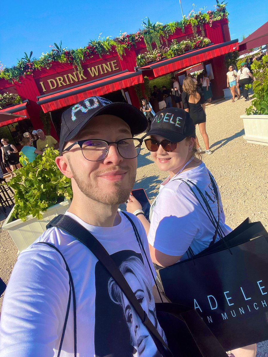 IamTheMartinP's tweet photo. Go Easy On Us @Adele.. Having a blast in the Adele World ♥️ #AdeleInMunich https://t.co/dcnPLnRF3w