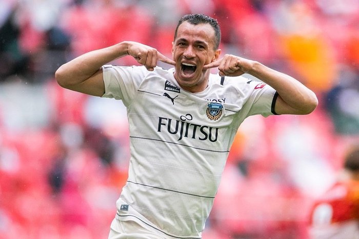 _olucasdias's tweet photo. ⚠️ Leandro Damião procurou o Inter nas últimas horas e sinalizou o desejo de voltar ao clube, em um contrato de produtividade.

Ele teve duas propostas, uma do México e outra da Arábia. Mas o desejo é ficar próximo a família no brasil, em especial, jogar pelo Inter.

Damião nas últimas 3 temporadas:
124 jogos titular
71 gols
25 assistências
208 mins p/ participar de gol 
4.8 finalizações p/ marcar gol 680 duelos ganhos