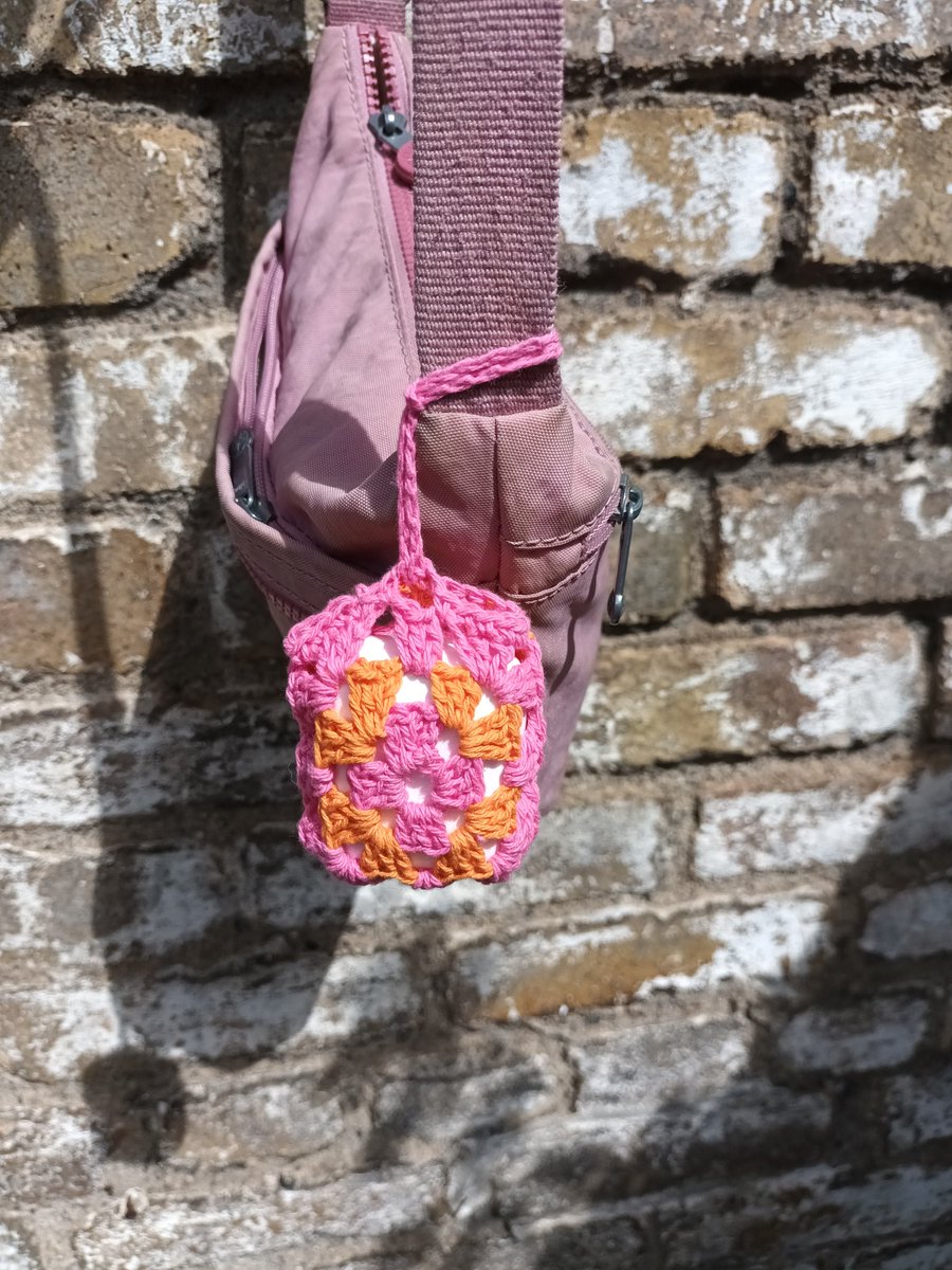 I don't even own #earpods, but I was inspired by one of my <a href="/psnadulted/">PSN Adult Ed</a> students to #crochet this little holder. I used 4ply #cotton from my #stash

#StashBusting #StashBuster #earpodscase #croxhetaddict #CrochetTherapy #LoveAndLight 💕💫 #PinkAndOrange #ElectricPicnic