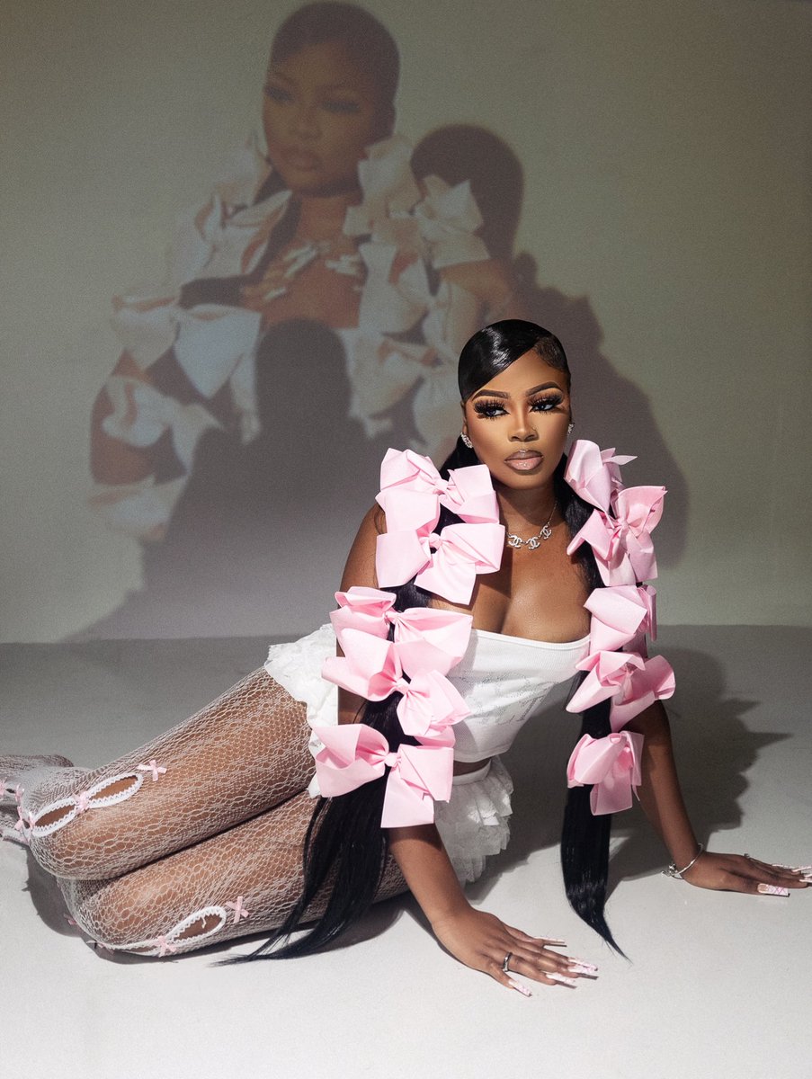 SHESONIY's tweet photo. Im a Leo but my fckn birthday everyday 🎀

Happy Birthday to Me🧁🥂 #dubclub https://t.co/eYJmZImVeU