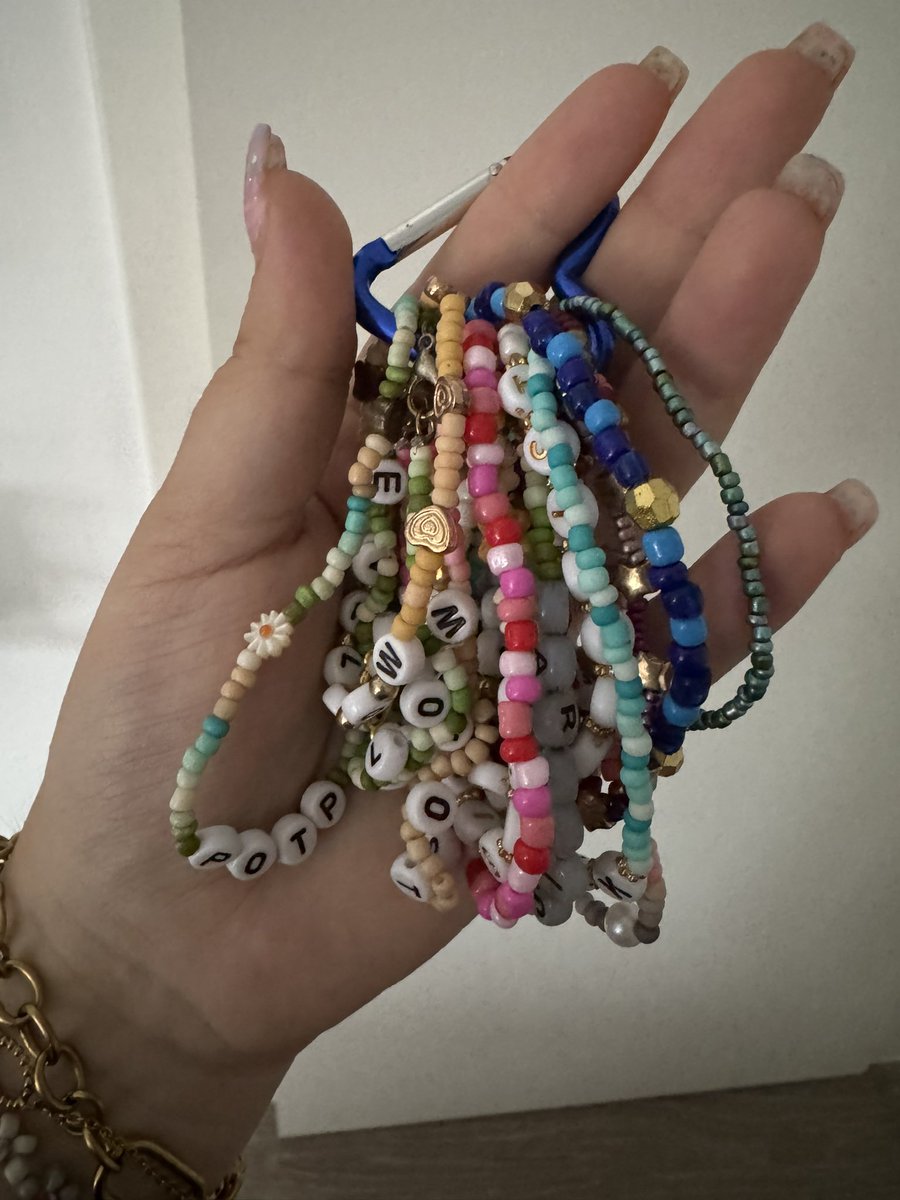 evathirtynine's tweet photo. who will be at the coldplay fan meetup on friday? gonna bring some bracelets <3
#coldplay #coldplaymunich #coldplayxtra https://t.co/DGRD8tcKY6