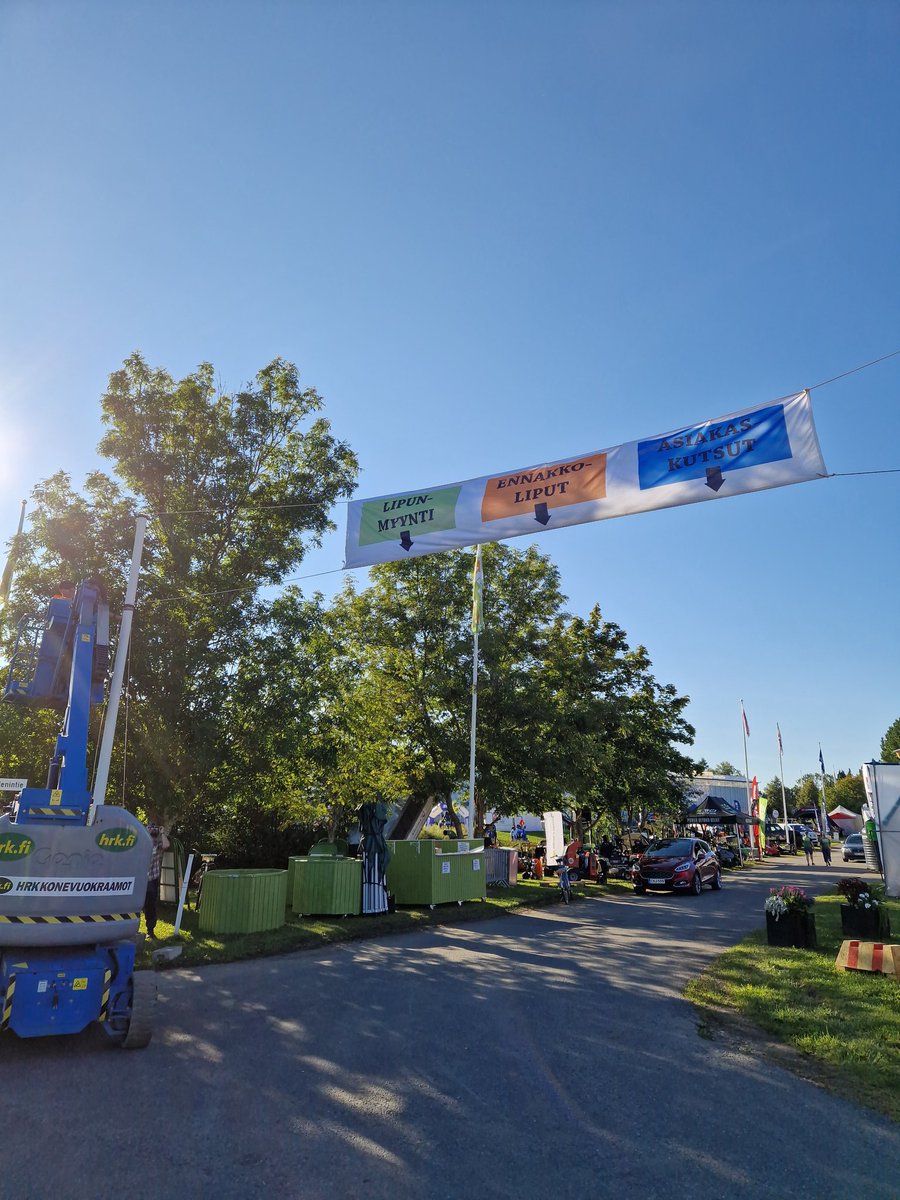 #Lepaa2024 60v.  juhlanäyttelyn viimeistelyt menossa. Tervetuloa puutarha-alan ammattinäyttelyyn. Portit avataan 15.8. klo 10:00. Herkullinen kattaus nähtävää tiedossa. <a href="/Kauppapuutarhal/">Kauppapuutarhaliitto</a>