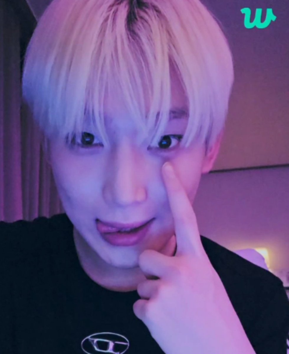 blckpnksn's tweet image. kuromi pose #SUNOO