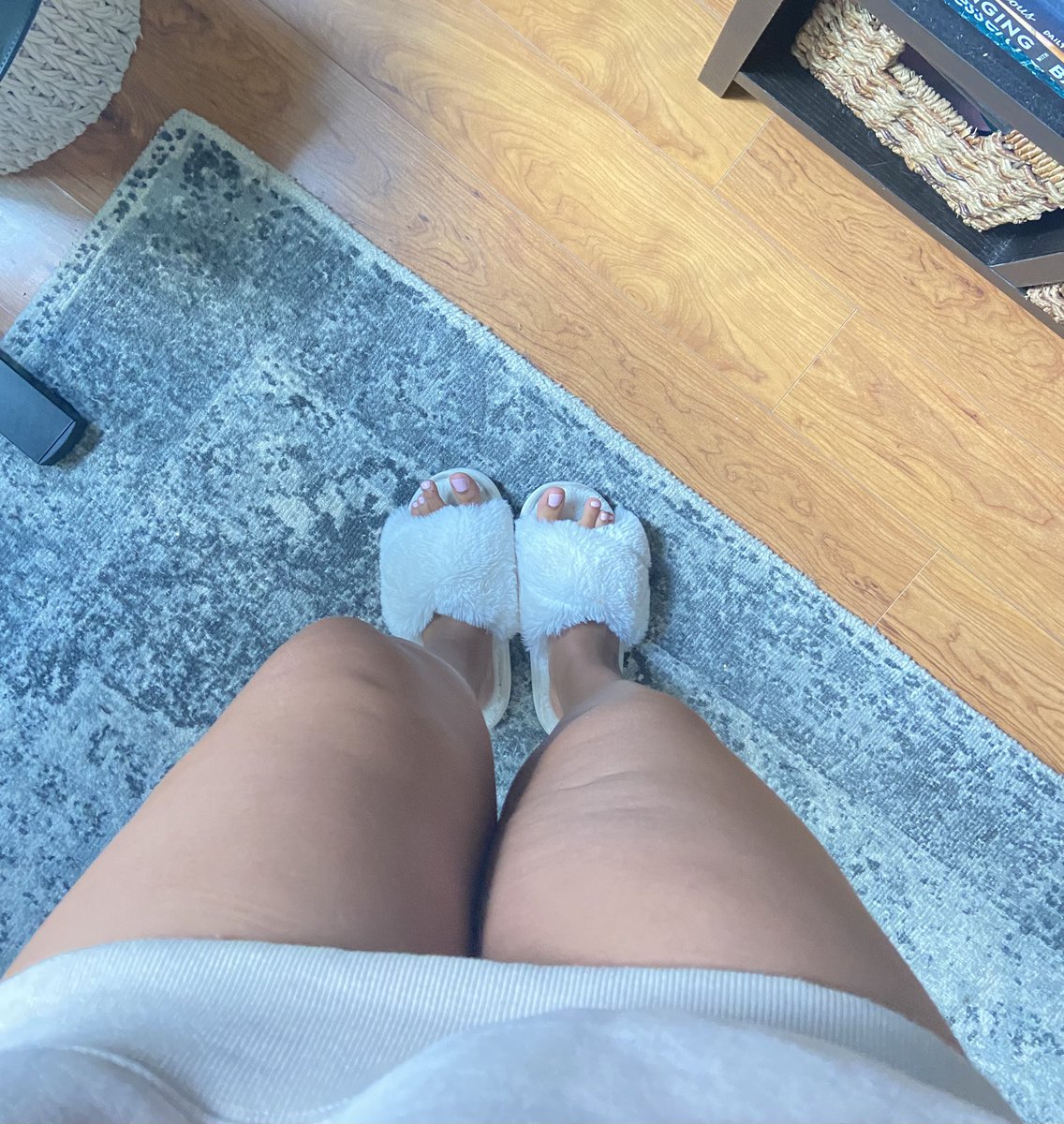 pecandreamsicle's tweet photo. Good morning to all my feet loving followers. Eve loves you 🥰 #feetworshi̇p #toedomination #Feet #SugarBabies https://t.co/Azb4Eatmce