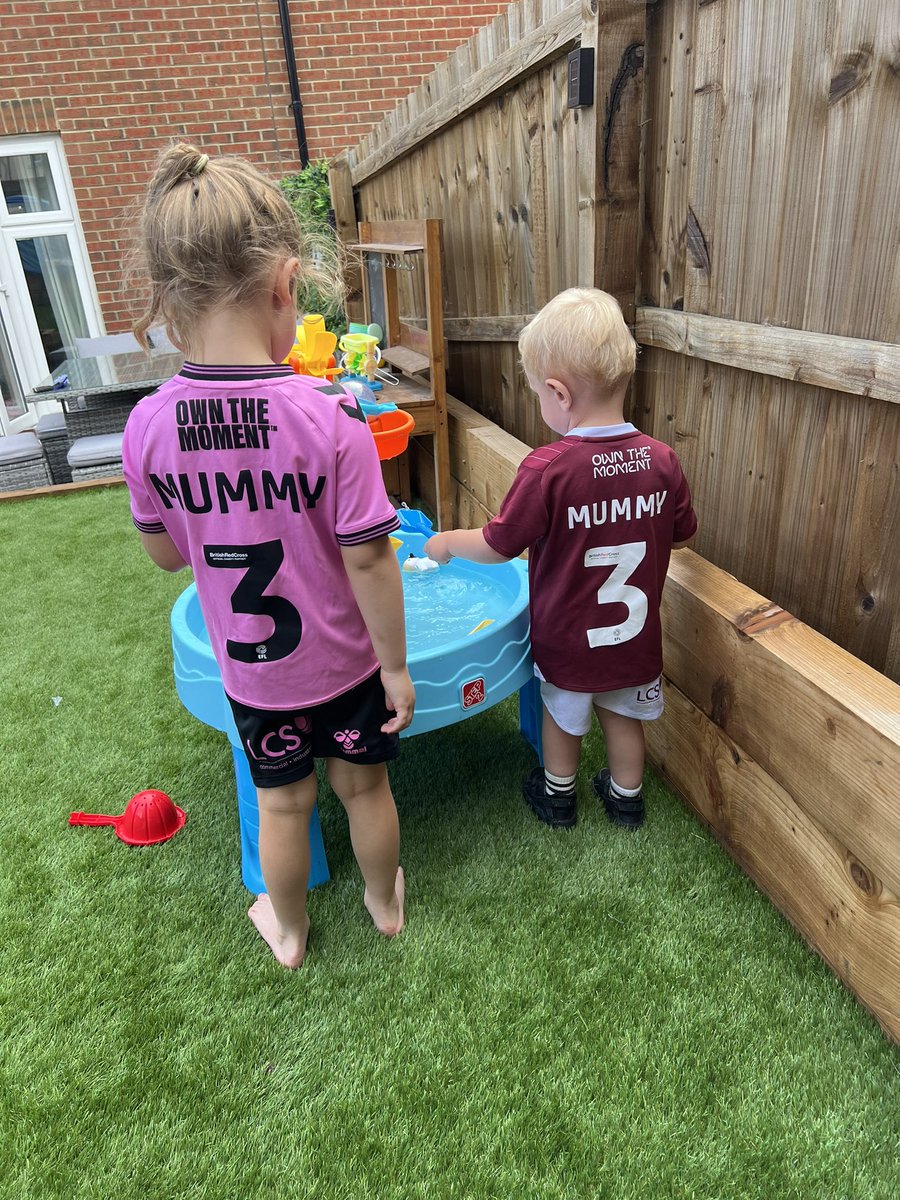vickybarrett06's tweet photo. Kids are keen for the season to start 😂👌🏻
@NTFCWomen https://t.co/q7U1JbJtdV