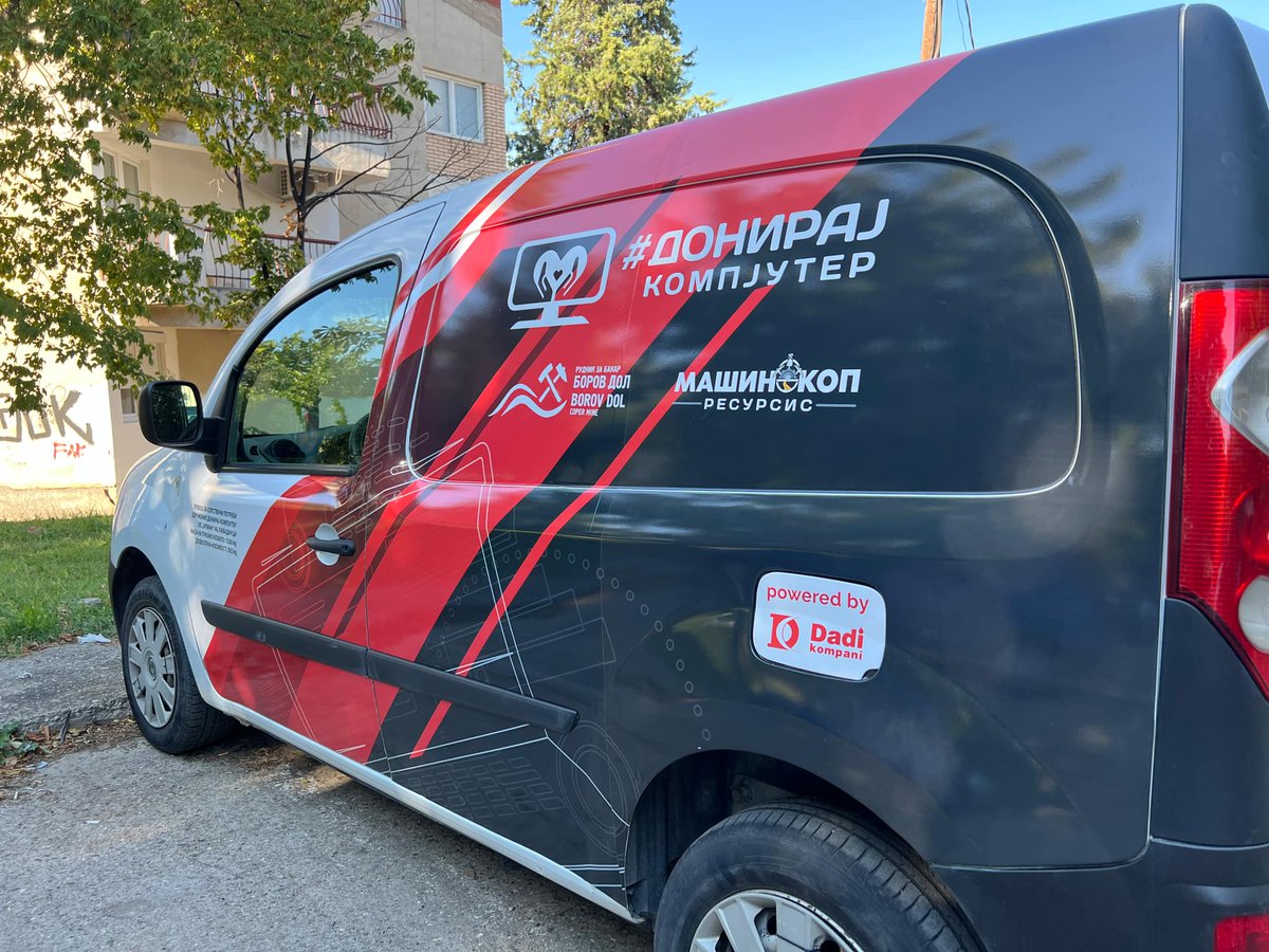 Еве ги другови, братот Дончо и сестрата Донка лични ко близнаци. Од иницијатива шо трча и се моли за транспорт, дојдовме да имаме две превозни средства и цело ова благодарение на вас, нашите следбеници и поддржувачи на иницијативата  #ДонирајКомпјутер. Благодариме на Боров дол и