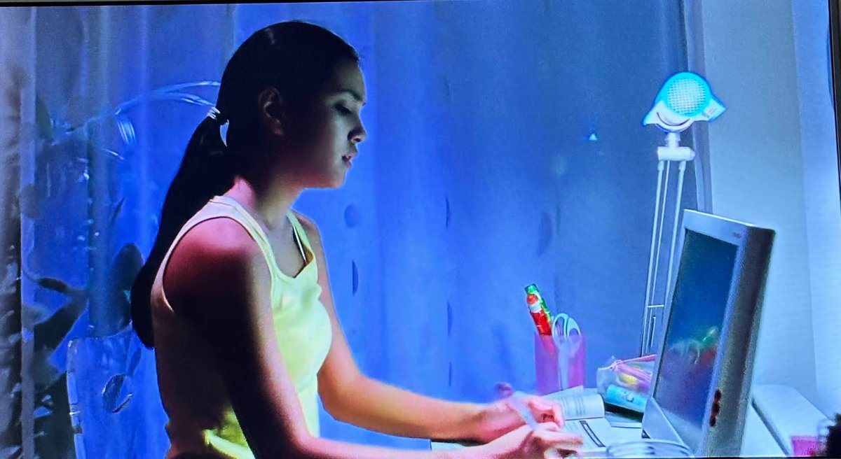 _egrey's tweet photo. Masih inget film legend ini? Kalau kalian rewatch, coba deh pay attention sama set design, fashion style, dan properti yang digunakan

Youth culture Indonesia di tahun 2000-an is very expressive. Ga takut untuk pakai warna yang nabrak2. Very cool https://t.co/KrnYxWGDZR