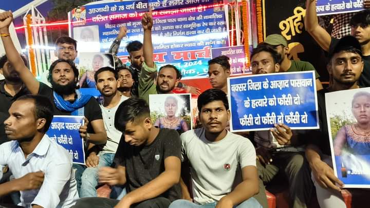 ActivistPawan's tweet photo. मुजफ्फरपुर में दलित छात्रा की बलात्कार कर हत्या करने के खिलाफ में आज  बहुजन नेता अमर आजाद पासवान जी के साथ पटना के कारगिल चौक पर सैकड़ो दलित छात्र समाजसेवी ने न्याय मार्च सह कैंडल मार्च  निकाला गया।  सरकार से मांग की गईं है की जल्द से अपराधियों की गिरफ्तारी करें
#justiseforruppa https://t.co/EXBedR3usr