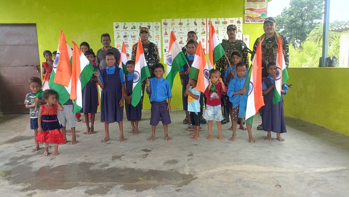 219BNCRPF's tweet photo. #HarGharTirangaCampaign #219BNCRPF https://t.co/MVy4QYmQIS