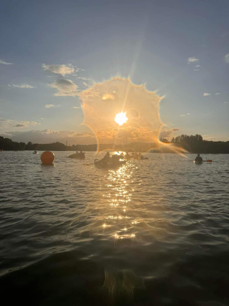 Barbara93260156's tweet photo. #WeActiveChallenve
#AHPsActive
#manvers
Evening SUP  doing start award. Fun and games https://t.co/cWyKQYB2C2