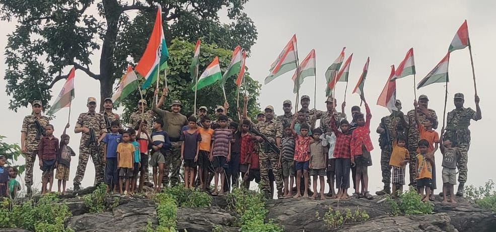 153Crpf's tweet photo. A Naxal stronghold Tarem now witnesses the Tricolor soaring high, the relentless efforts of #153Bn  
@crpfIndia
 🇮🇳 In places like Gundam and Chutwahi #Bijapur #Chhattisgarh, where roads and electricity are returning , #HarGharTiranga campaign symbolizes change! 🌟
#TirangaYatra https://t.co/g7HtU3a12f