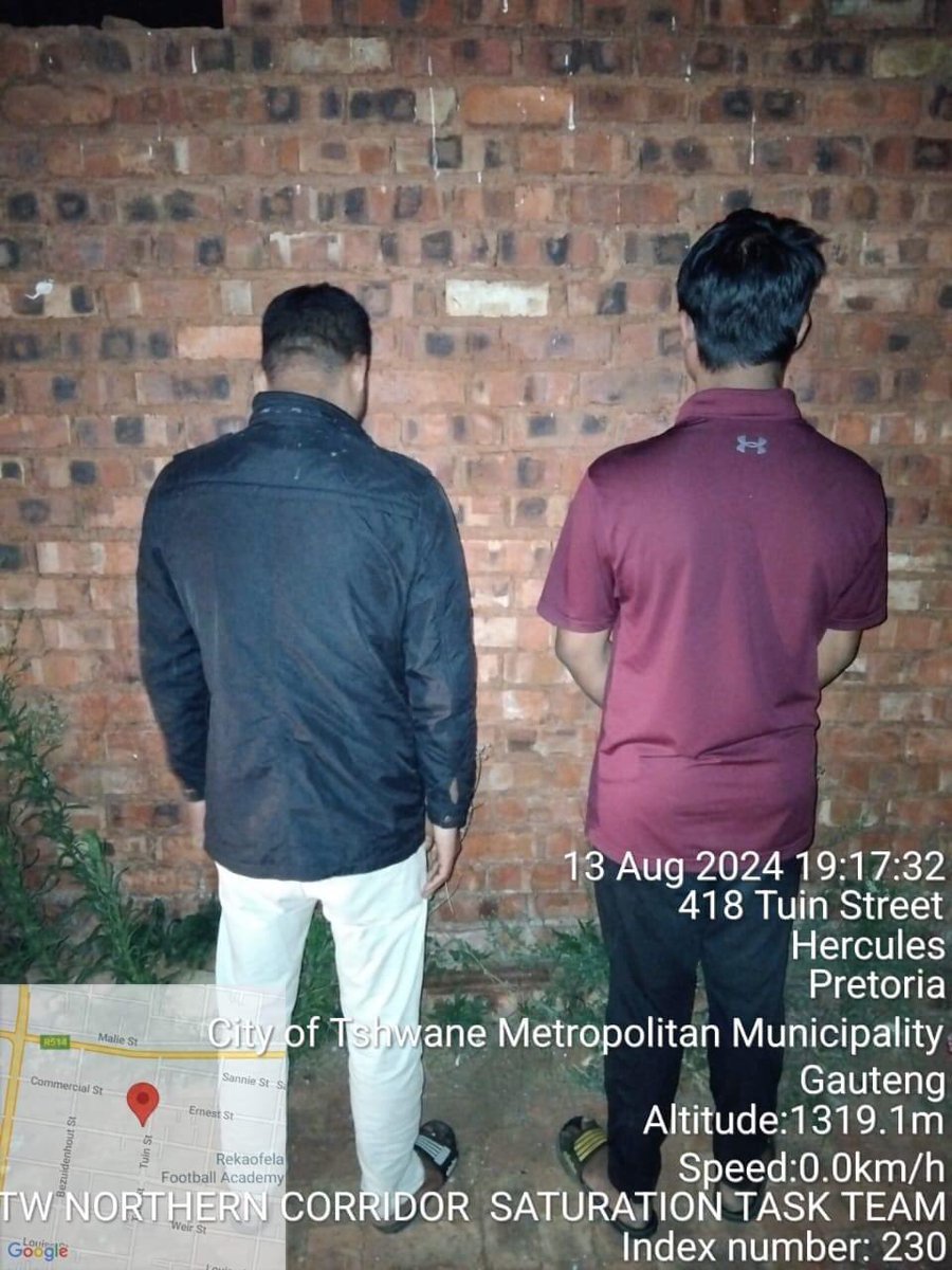 TshenoloPi's tweet photo. Yesterday 2 brothers from Pakistan were arrested with suspected stolen properties. Dance lessons were administered until MAHARAJ gave us everything they stole and their mastermind.
Hijacked truck recovered, stolen stock recovered (condoms and mayonnaise)
#theywilldance
Saps
Gtw.
Tshenolo PI
Let's work πͺ π