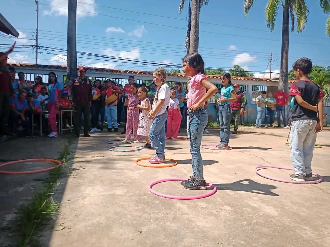 geminismg's tweet photo. Actividades recreativas, deportivas y culturales, son parte de las jornadas del Plan Agosto de Escuelas Abiertas. Niños/as, jóvenes y adultos acompañados de las fuerzas activas del territorio disfrutan de espacios de paz, alegría.

#14Ago
#HastaProntoX
#sergetti
#FidelPorSiempre https://t.co/Qdnipp1kvV