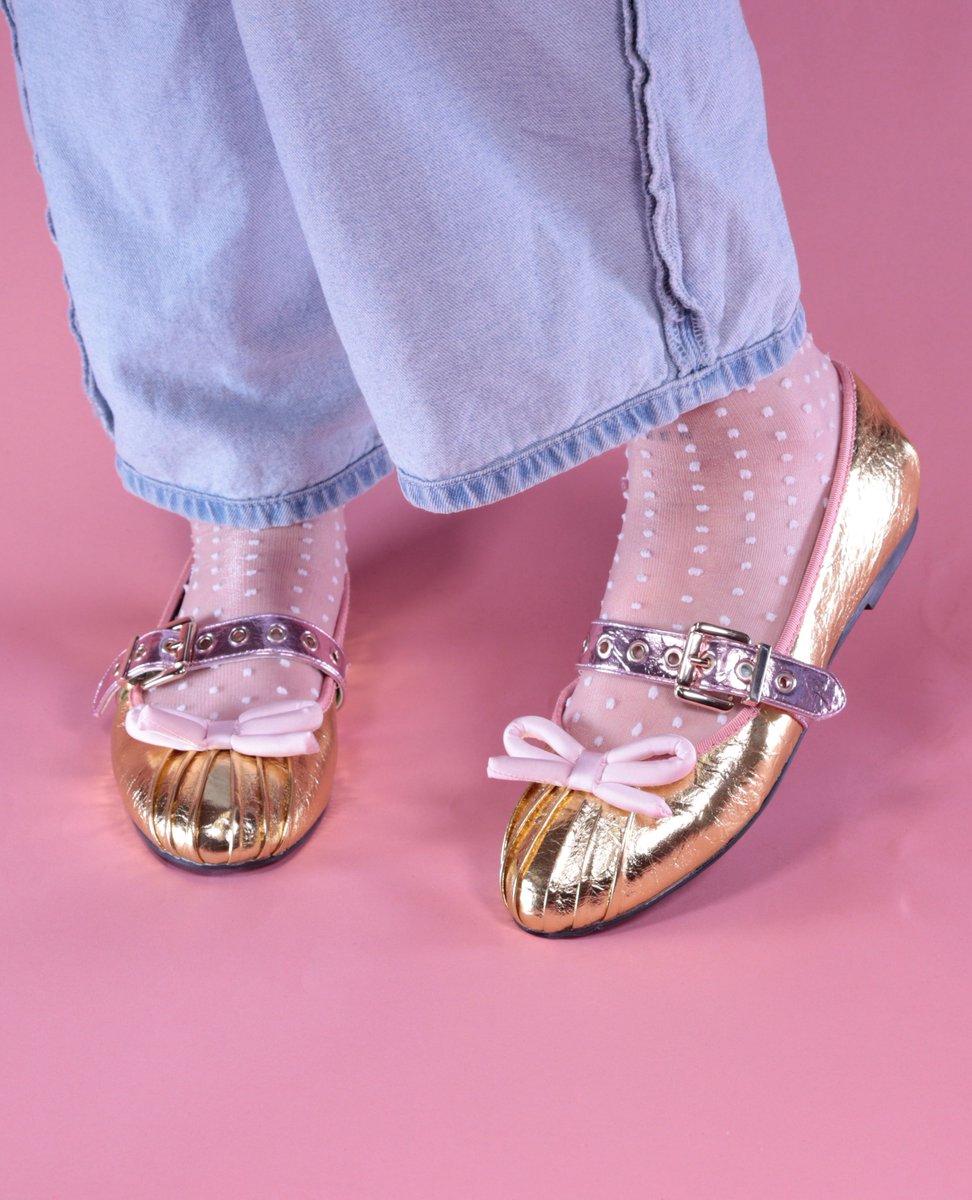 IrregularChoice's tweet photo. The most glam ballerina there ever was πβ¨ Talk about a show-stopper π©°
Now on sale for only Β£45! Grab a pair while stocks last π
https://t.co/TwFhzMBaVZ
#irregularchoice #balletpumps #statementshoe #shoeaddict https://t.co/rmkzwuAkMe
