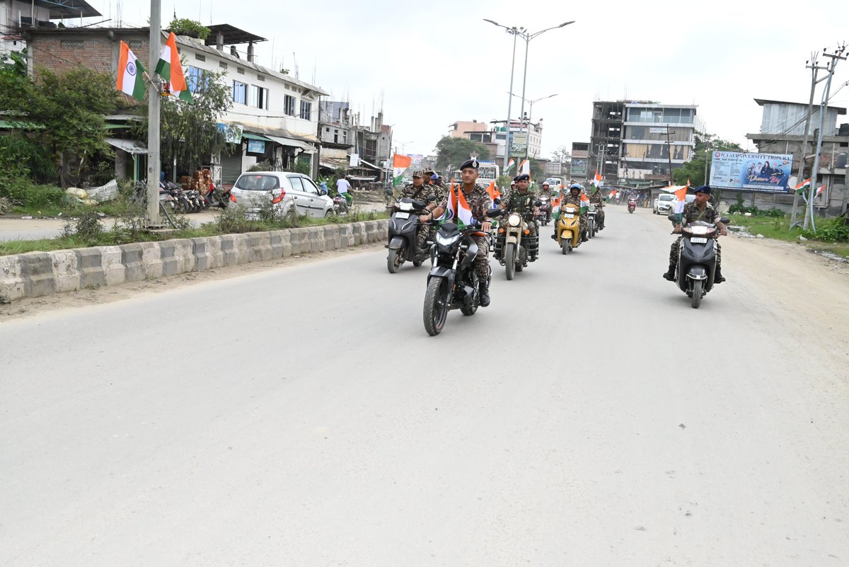 143bncrpf's tweet image. On the ongoing &quot;Har Ghar Tiranga&quot; initiative , 143 Bn organized a Bike rally from Khulem leikai village to  kandala fort  led by Shri Dr. Vipul Kumar, IPS, IGP M&amp;amp;N Sect  carrying the National flag &amp;amp; spreading awareness about the significance of hoisting the Tricolor on August 15