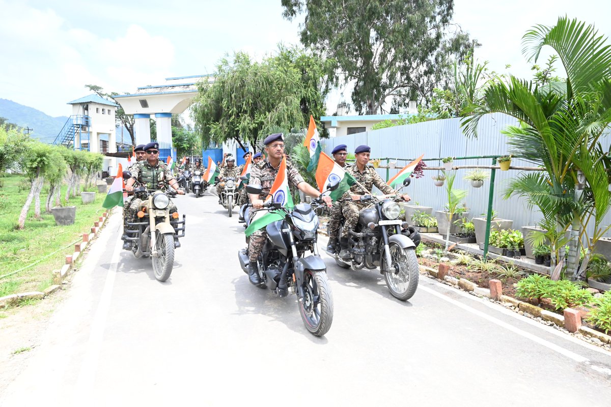 143bncrpf's tweet image. On the ongoing &quot;Har Ghar Tiranga&quot; initiative , 143 Bn organized a Bike rally from Khulem leikai village to  kandala fort  led by Shri Dr. Vipul Kumar, IPS, IGP M&amp;amp;N Sect  carrying the National flag &amp;amp; spreading awareness about the significance of hoisting the Tricolor on August 15