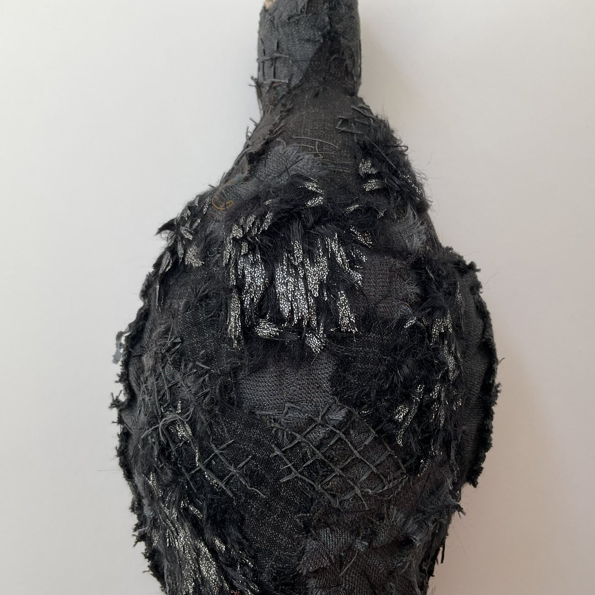 bunnvamp's tweet photo. Urban pigeon on Etsy now https://t.co/kIJ6SmumG4
Doesn’t happen all that often (they keep flying off).
Scruffy little beggar, with altered plastic bits, but mostly made from suiting fabrics - a dilapidated city gent.
#pigeon #citypigeon #softsculpture #etsy #textileart #ccmakers https://t.co/TueZH9xXTn