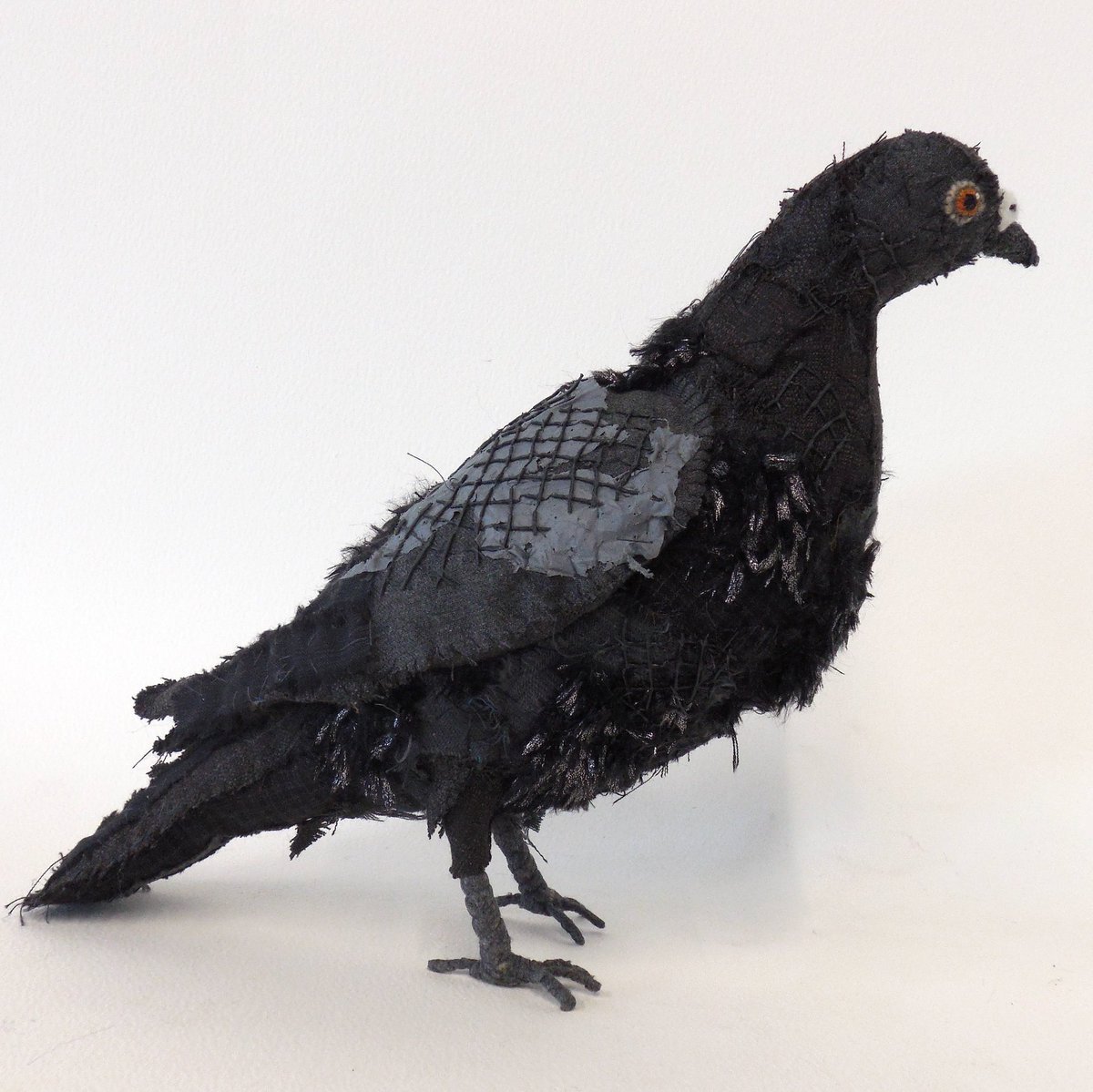 bunnvamp's tweet photo. Urban pigeon on Etsy now https://t.co/kIJ6SmumG4
Doesn’t happen all that often (they keep flying off).
Scruffy little beggar, with altered plastic bits, but mostly made from suiting fabrics - a dilapidated city gent.
#pigeon #citypigeon #softsculpture #etsy #textileart #ccmakers https://t.co/TueZH9xXTn