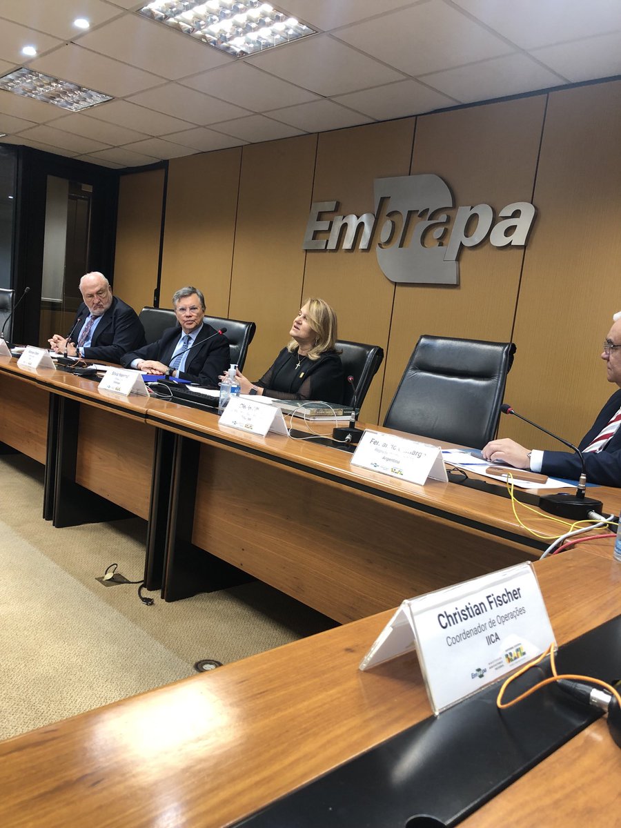 _manuelotero's tweet photo. Empenzando la jornada en Brasília, agradezco a la presidenta ⁦⁦@embrapa⁩, la prestigiosa investigadora Silvia Massruhá, con quien vamos a fortalecer el trabajo conjunto y la alianza con una institución clave para garantizar la seguridad alimentaria de Brasil y el mundo. https://t.co/wOe6kiWgUD