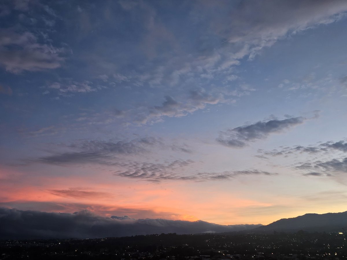 Caballer0h's tweet photo. #AsiAmanece por acá, debemos ser agradecidos por lo que se nos permite ver. https://t.co/N5pghrarnA