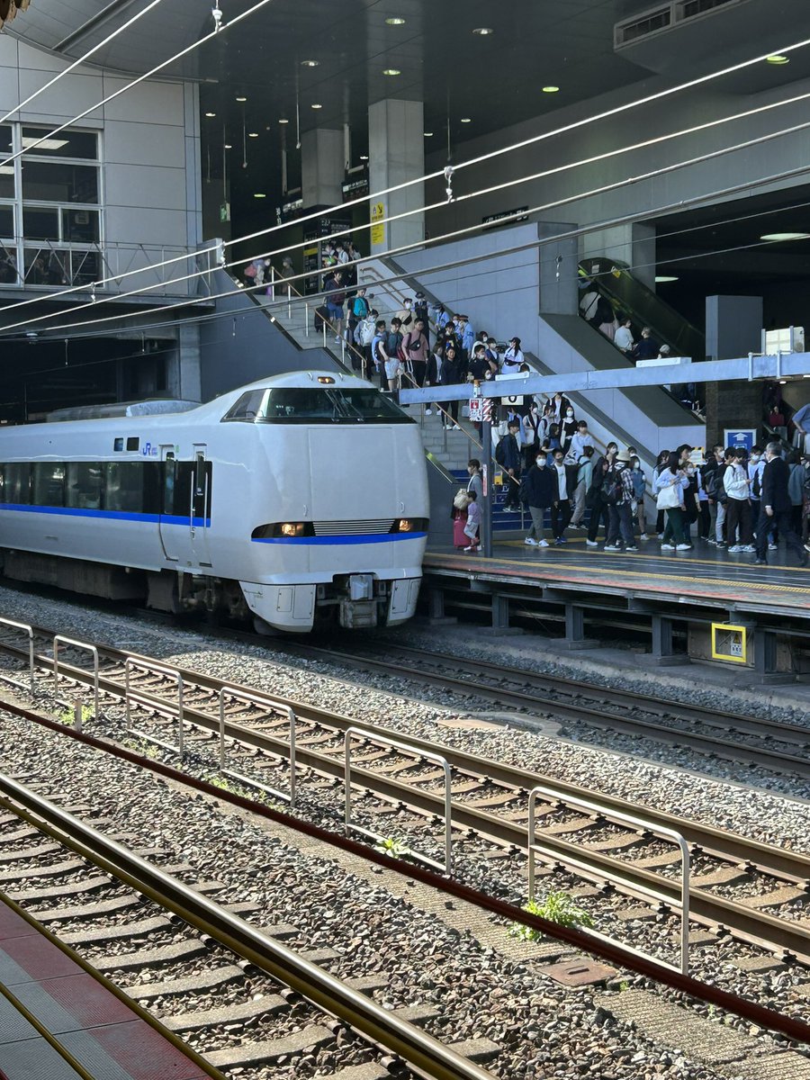 初めまして〜
鉄道大好きJKです〜
写真も撮ります！
鉄道好きな子学校に全然いなくて〜鉄道好きな子良かったら仲良くなりたいです！
＃撮り鉄  ＃鉄道