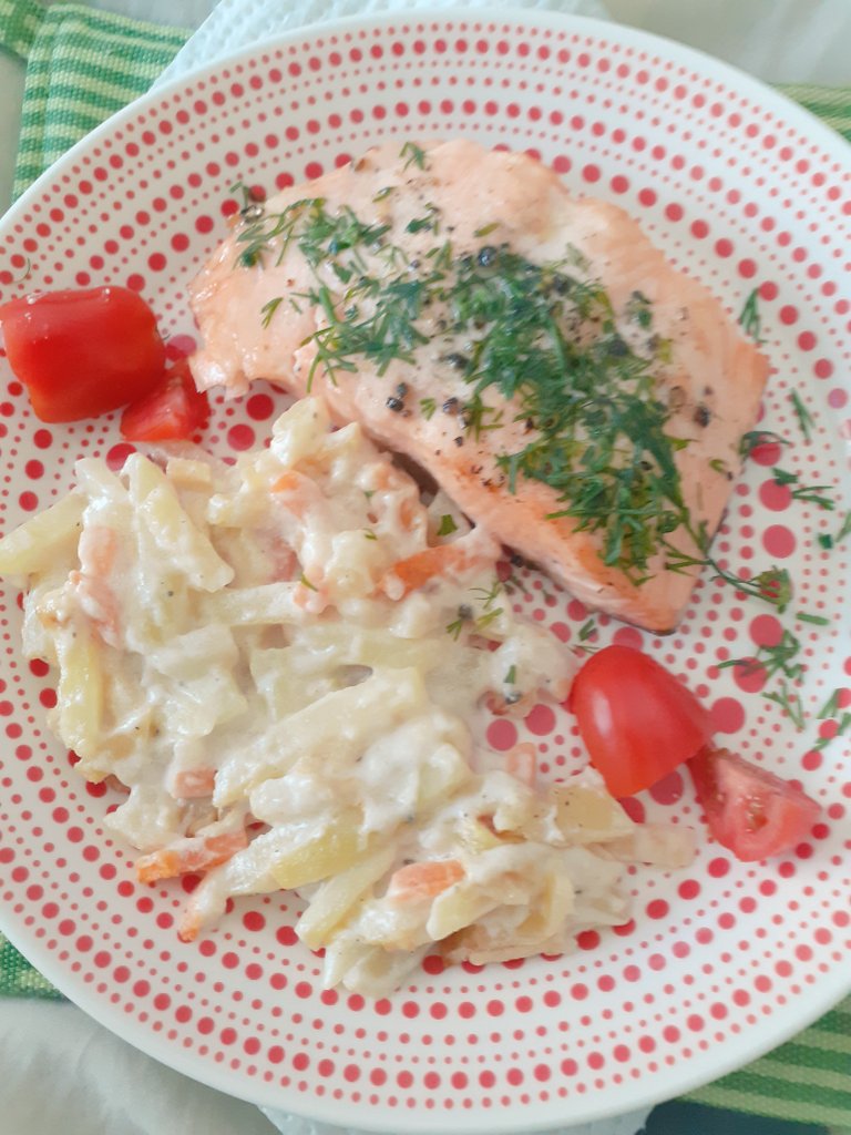 KCoooooking's tweet image. Dynamic Salmon lunch thank you #chefk masterpiece 💖 ❤