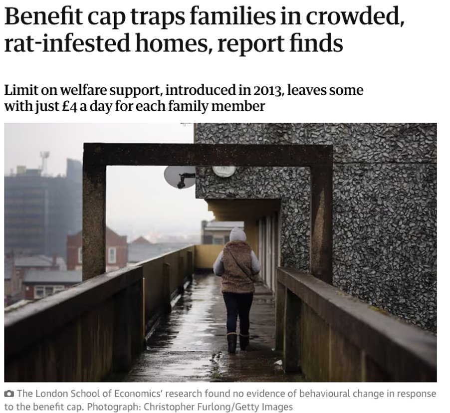 Österreich diskutiert über #Sozialleistungen für Mehrkind-Familien. Ein Deckel müsse her, fordern manche, vor allem bei mehreren Kindern. England tat genau das und führte 2 Deckel ein. Das Resultat: Wenig Arbeitsmarkt-Erfolg, dafür mehr (Kinder-)Armut. Ein 🧵 /1