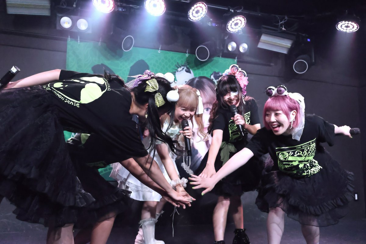shino88t0t0r088's tweet photo. 『絶対最大瞬間風速』が吹き荒れた生誕祭…ミドリの中にオレンジのペンライトも揺れていた…涙が溢れた😭
ファンは『忘れてないよ覚えているよ』をオレンジに託しているように感じたから…
きゃらもんメンバー、関係者の皆様に感謝
#みのりせんせー #ももはらみのり
#生誕祭 #きゃらめるもんすたーず https://t.co/AUk9WdIrE9