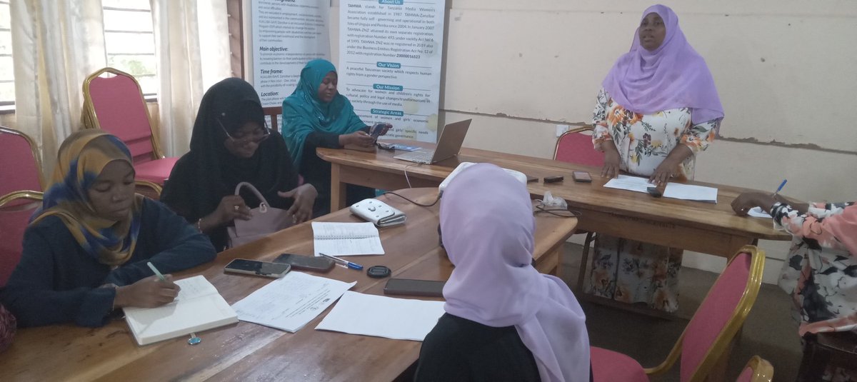 FatmaHamadFaki1's tweet photo. Wandishi wa habari vijana wametakiwa kuandika habari ambazo zitaifanya Jamii kuondosha itikadi potofu juu ya mwanamke kushiriki katika nafasi za mamuzi
#mwanamke ni kiongozi@Tamwazanzibar https://t.co/pFj2CuYzGC