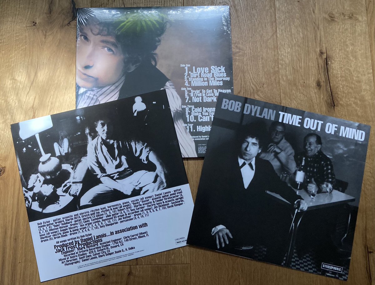 TRextasyBand's tweet photo. Listening to the excellent double-vinyl edition of Bob Dylan’s ‘Time Out Of Mind’. So much cooler than the CD version. Nice sleeve and inner sleeves too. #bobdylan #vinylalbum #vinyl @bobdylan @bobdylancenter #timeoutofmind #1990s #1997 #2000s #cleargoldvinyl https://t.co/W7KqebmkAf