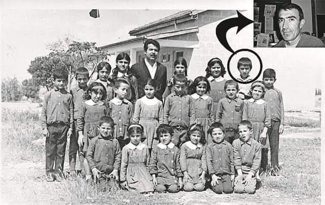 Σαν σήμερα, πριν από 50 χρόνια, ελληνοκύπριοι φονιάδες της ΕΟΚΑ Β βασάνισαν και σκότωσαν 127 αμάχους τουρκοκυπρίους.

Εδώ τα παιδιά του δημοτικού σχολείου του χωριού Μαραθα. Σε κύκλο, το μόνο που γλίτωσε τη σφαγή. 

Η Κυπριακή Δημοκρατία ξέρει τους ενόχους και τους αφήνει ησυχους