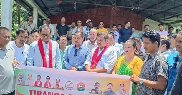 BJYMAssamPrdsh's tweet photo. Glimpses of #TirangaBikeRally, held by East Karbi-anglong district in Bokajan Vidhansabha today in lieu of #HarGharTiranga Abhiyaan.
#HarGharTiranga
#BJYMAssam
#TirangaBikeYatraAssam https://t.co/Oxh4KHDulp
