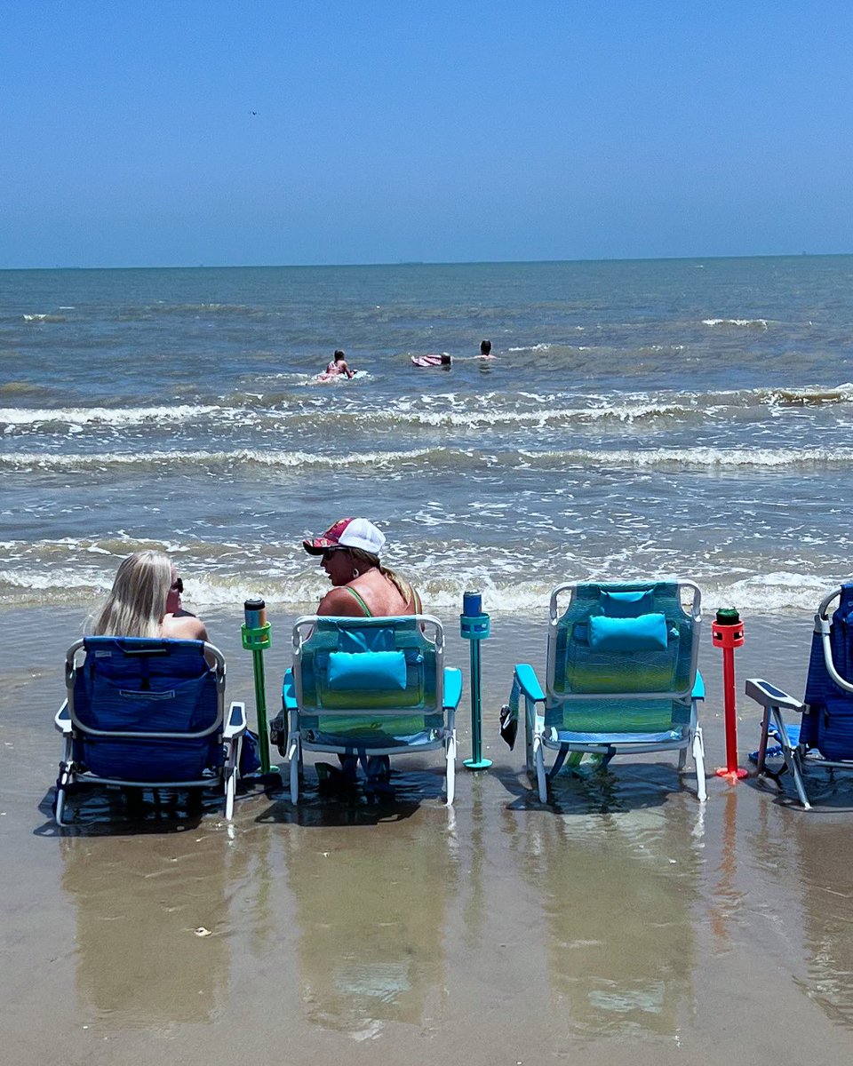 Everything is better with friends! ☀️
Buy 1 seafoam VersaStake get 1 free at VersaStake.com

#cupholder #beachlife #friends #bogo