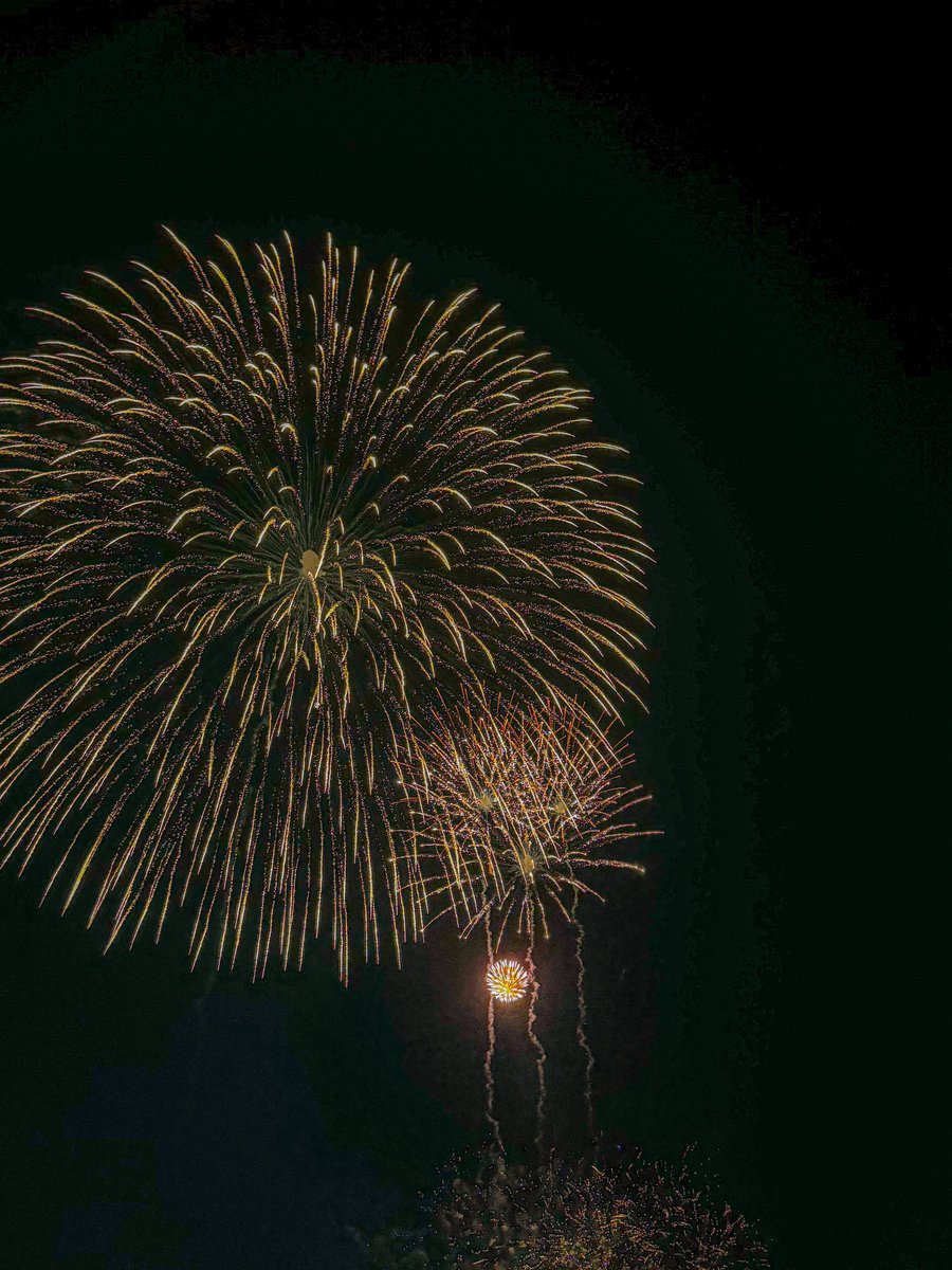 AaaMamix's tweet photo. 関門海峡花火大会へ🎆

近過ぎて上手く撮れなかった💦

花火は最高でした♪
帰りはヤバかった🥵

2024.8.13  北九州市

#関門海峡花火大会2024 
#関門海峡花火大会 
#北九州市 
#好きっちゃ北九州 
#ニコンd5300 
#nikon 
#花火 
#花火大会 
#花火撮影難しい https://t.co/GAdxtk90hj