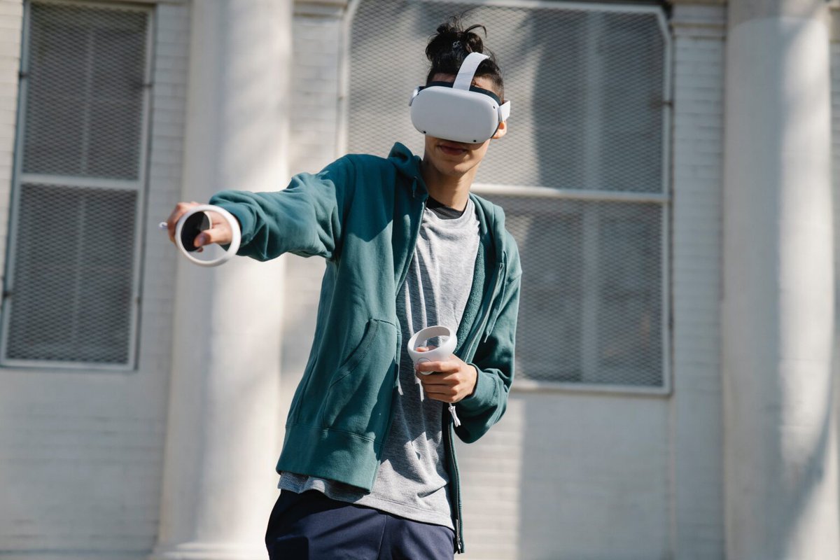 zatun's tweet photo. The Meta Quest 3 introduces a promising fusion of mixed reality and gaming, bringing advanced features in a lightweight and affordable package. https://t.co/Ra8k790TdG

#MetaQuest3 #MixedReality #VRGaming #Unity3D #Unity3DGame https://t.co/gZSpU2zQgI